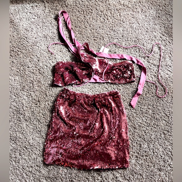 Hot & Delicious Sequin Rose Mini Skirt Set - Picture 1 of 9